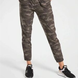 Athleta Farallon Camo Joggers in Black and Olive